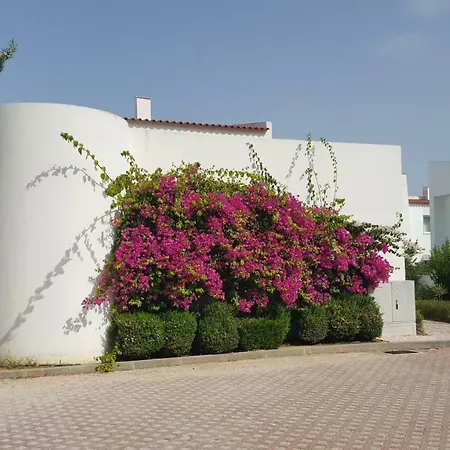 Semesterbostad L&a With Private Heated Pool In Prainha Alvor